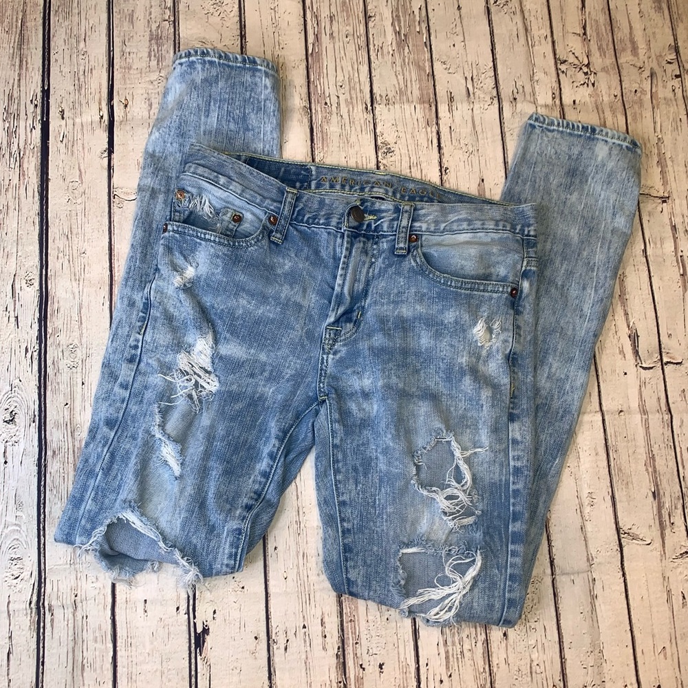 American Eagle skinny light wash distressed jeans